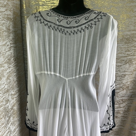 La Moda White/Black Long Sleeve Embroidered Fringed Hem Short Dress/Beach Cover - Picture 9 of 16